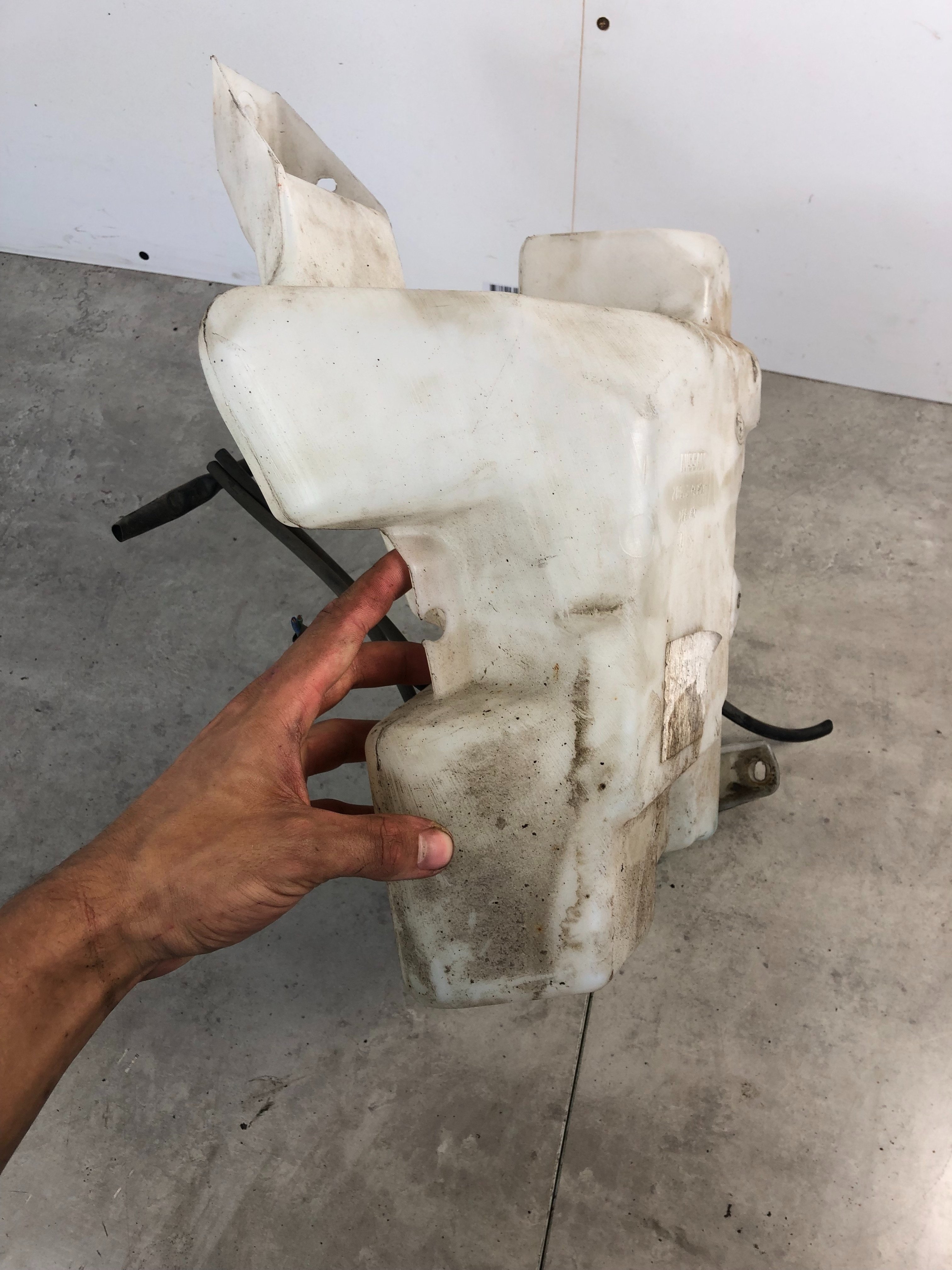 Nissan Qashqai (J11) SUV 1.2 DIG-T 16V (HRA2DDT) WINDSHIELD WASHER RESERVOIR 2015 289104EM0A 289104EM0A|NISSAN