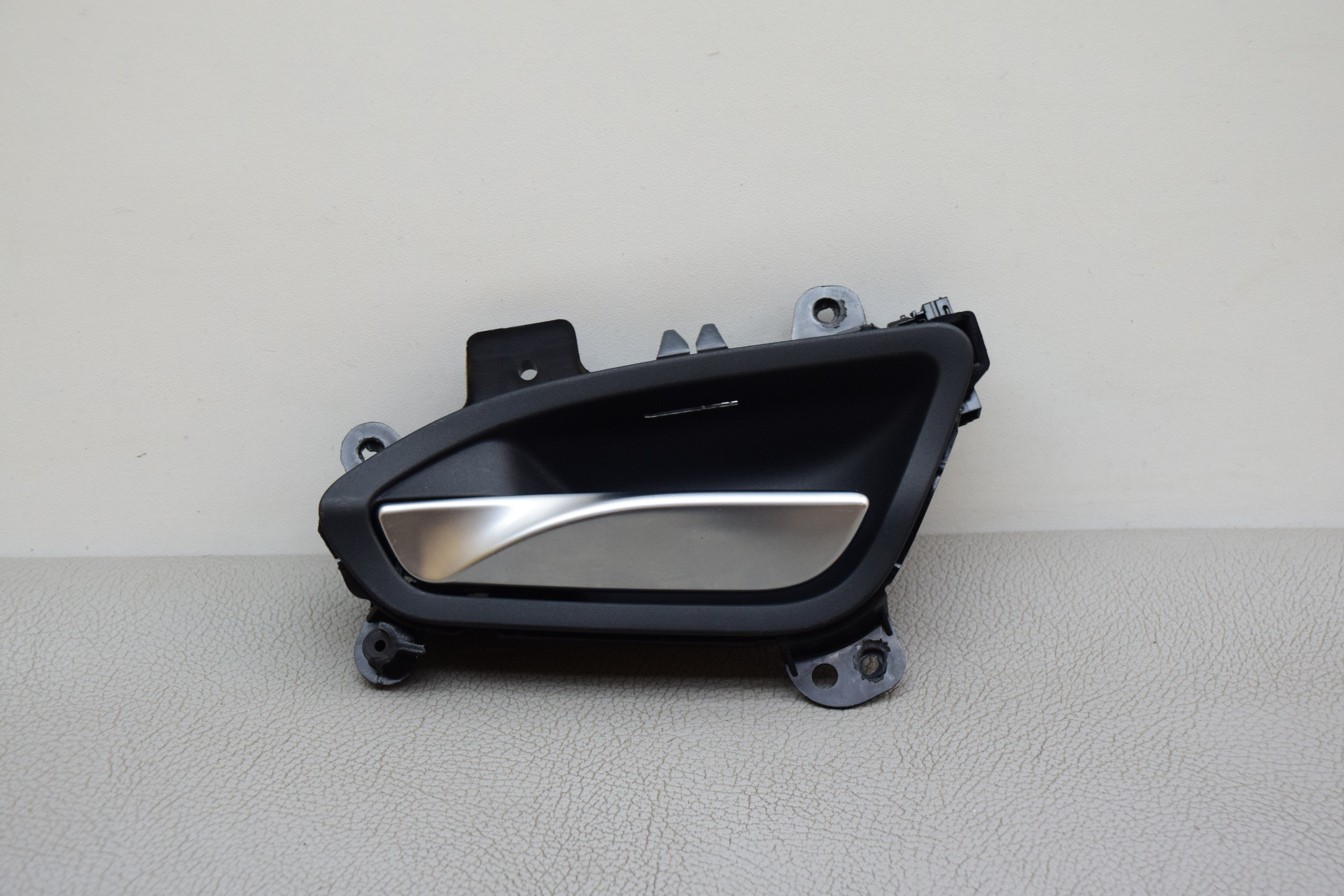 BMW 1 F20 F21 Öffnung Griff vorne links innen OEM 51417240411 7240411