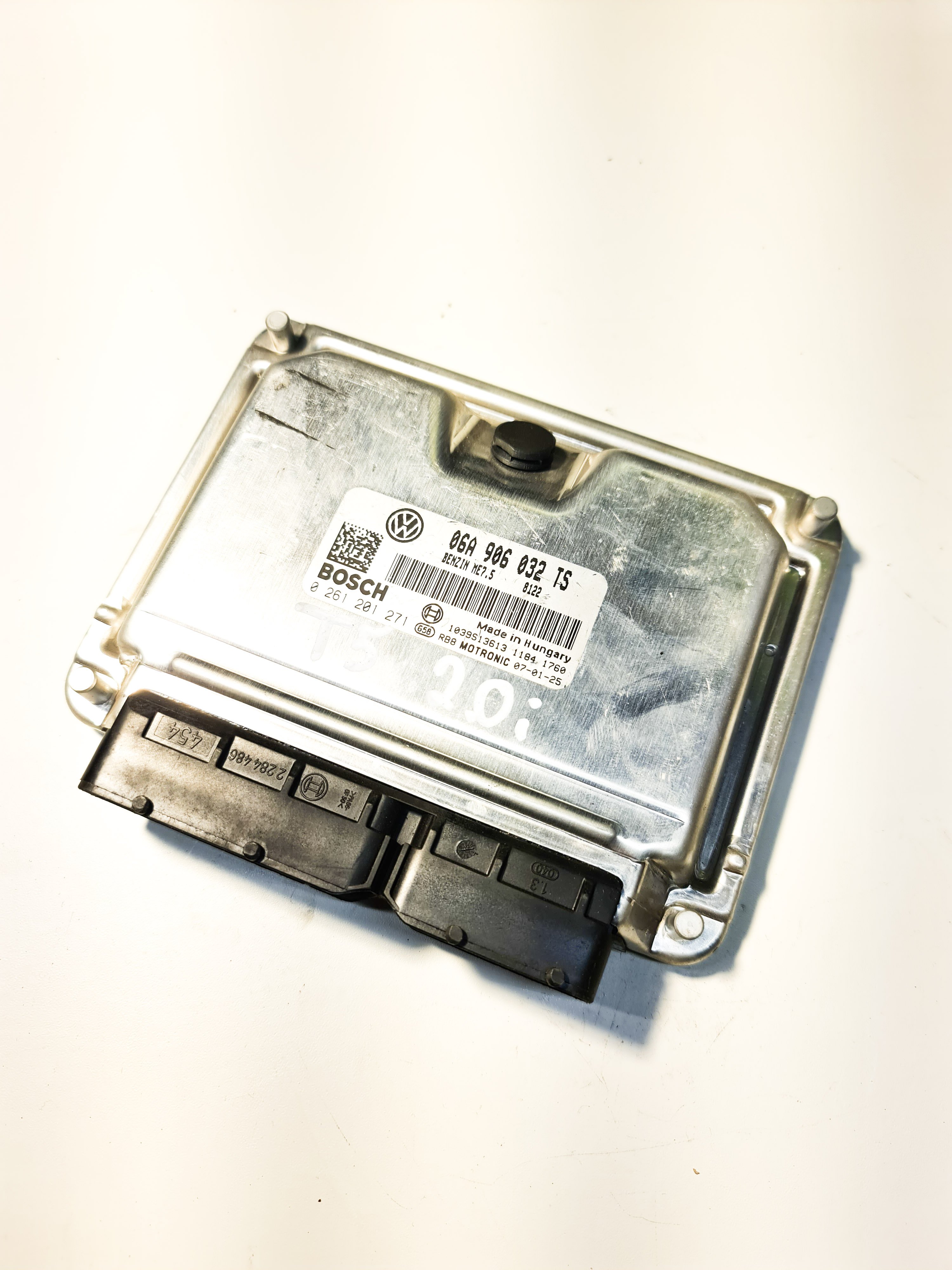 Volkswagen Transporter T5 Fourgon utilitaire 2.0 (AXA) CALCULATEUR MOTEUR ECU 2007 06A906032TS 06A906032TS|VW