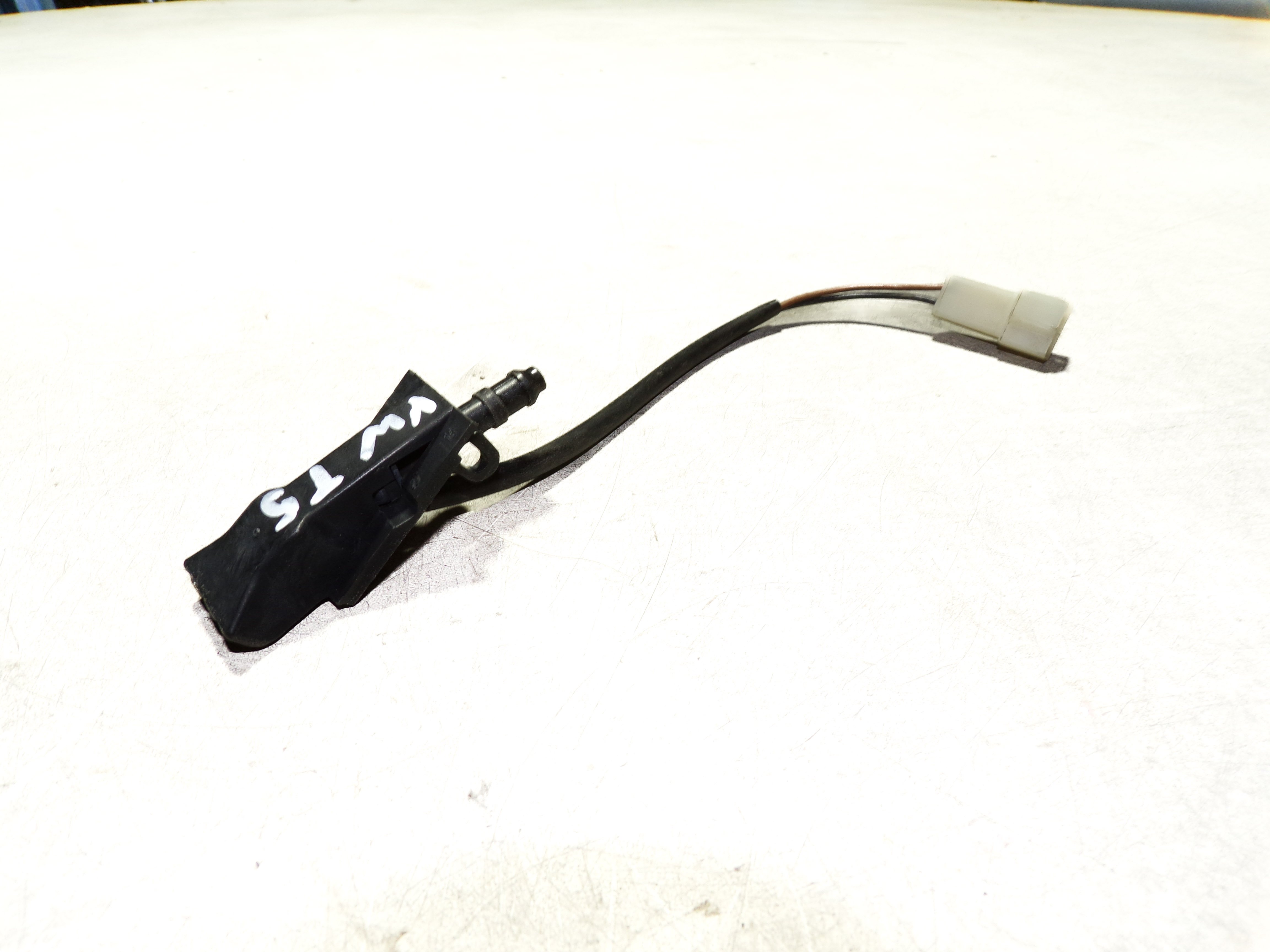 Volkswagen Transporter T5 Van 2.0 TDI DRF (CCHA(Euro 5)) INJECTOR BRANDSTOF  2010 7L5955984A 7L5955984A|VW