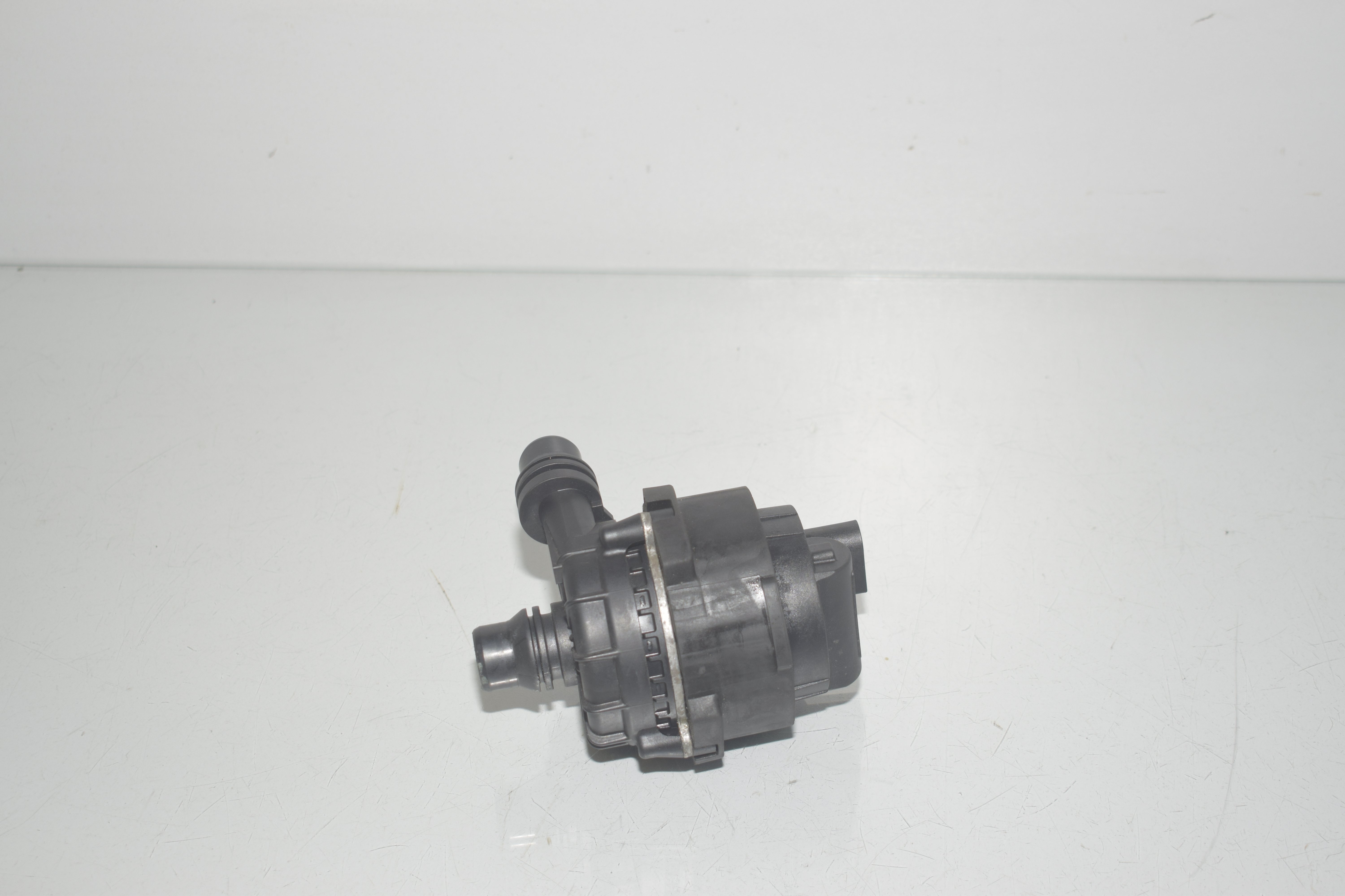 Pompa del liquido di raffreddamento elettrica BMW I20 ix xDrive 40 9455034
