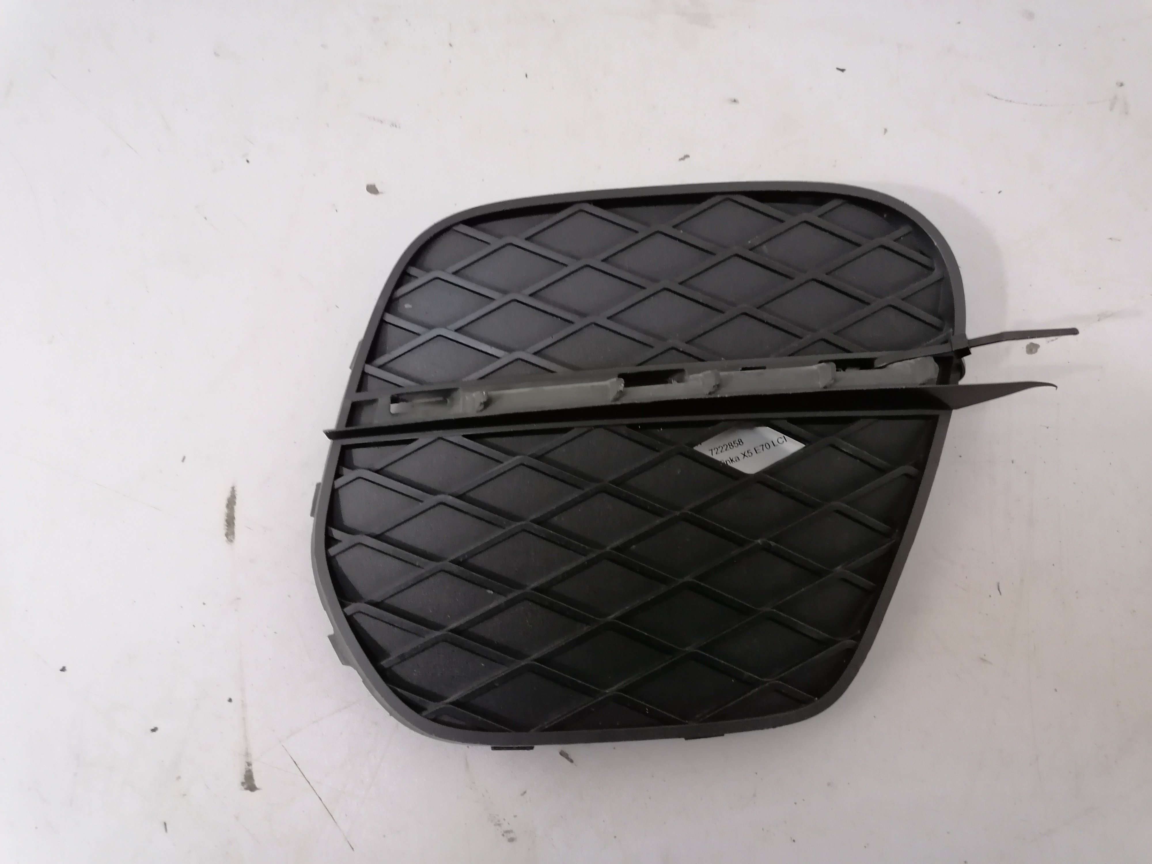 BMW X5 (E70) SUV xDrive 50i 4.4 V8 32V (N63-B44A) GRILLE  20 7222858 |7222858|BMW||