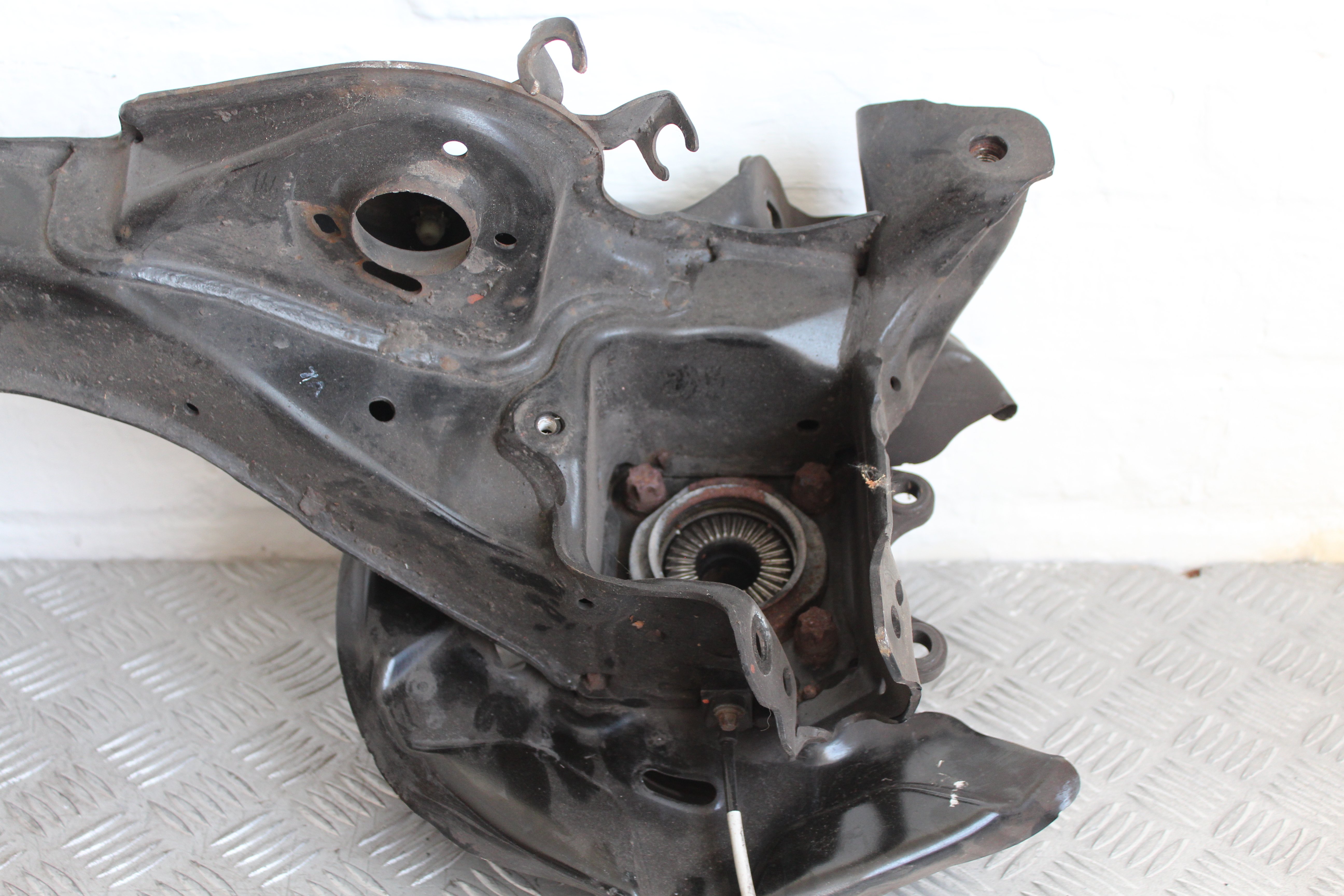 BMW X1 F48 xDrive 20 d Rear Left Wheel Hub Spindle 6851579