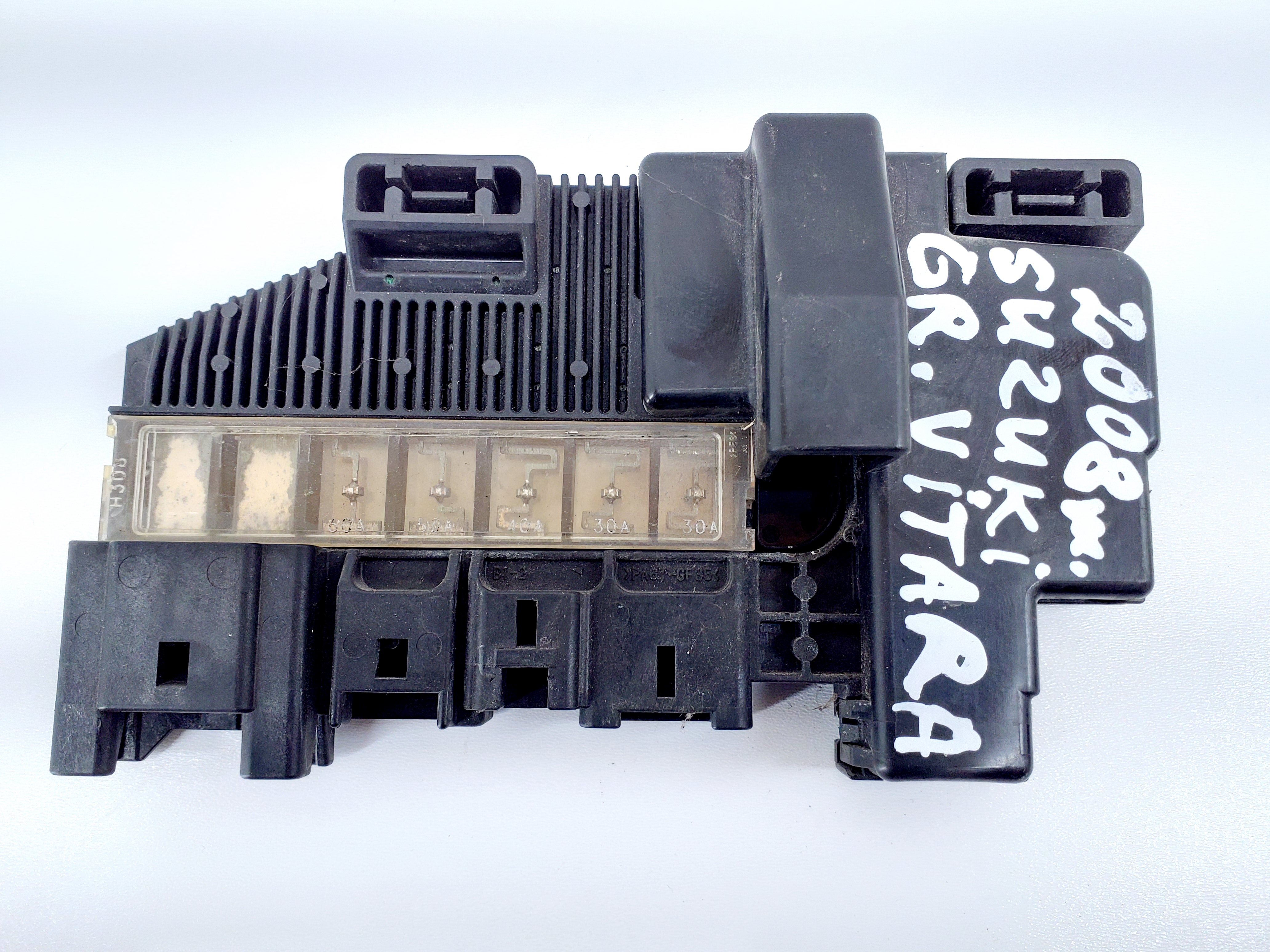 Suzuki Grand Vitara II (JT) SUV 1.9 DDiS (F9Q) FUSE BOX 2006