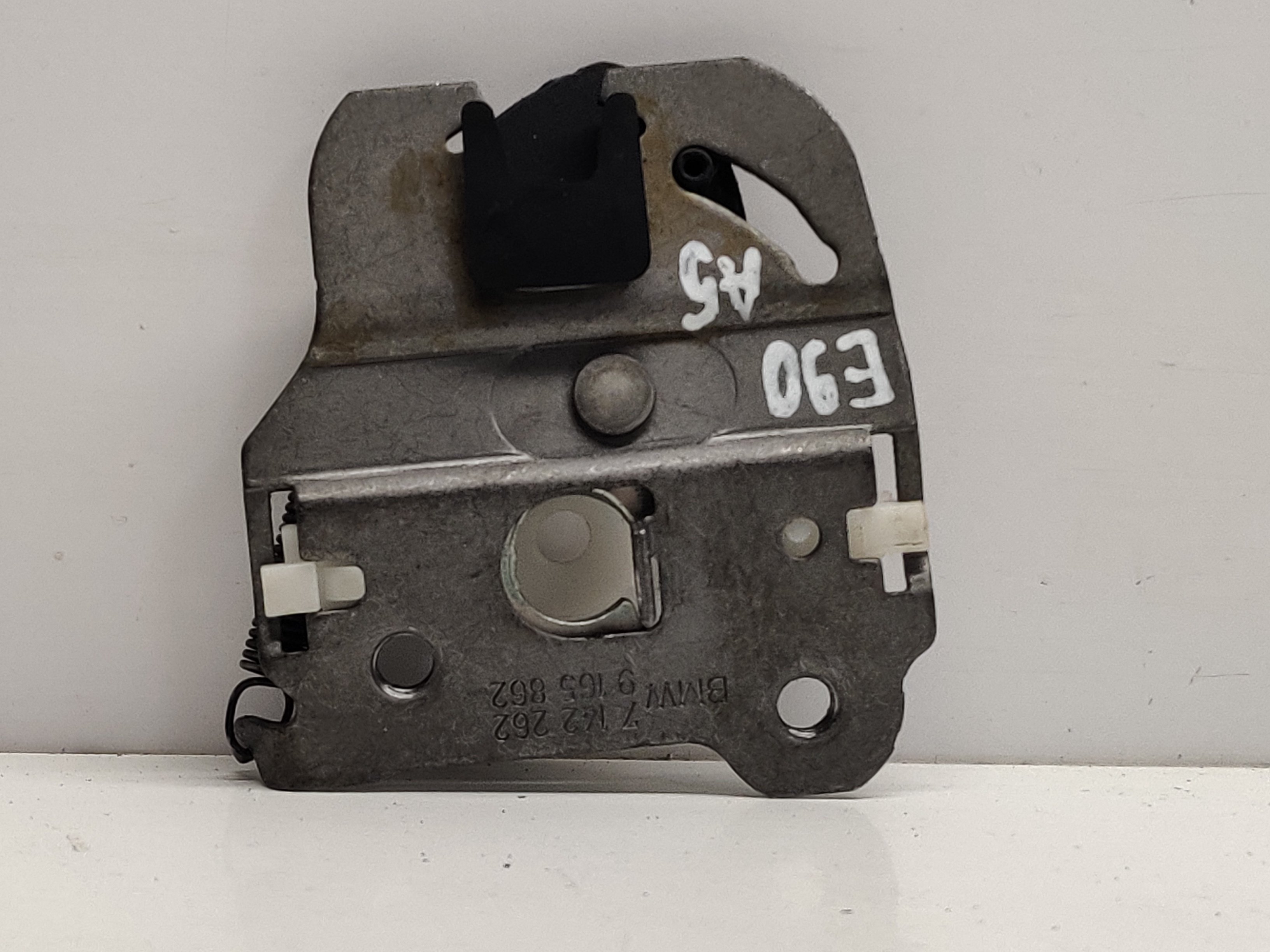 BMW 3 serie (E90) Sedan 320d 16V (N47-D20C) MOTORKAP SLOT  20 7142262 |7142262|BMW||