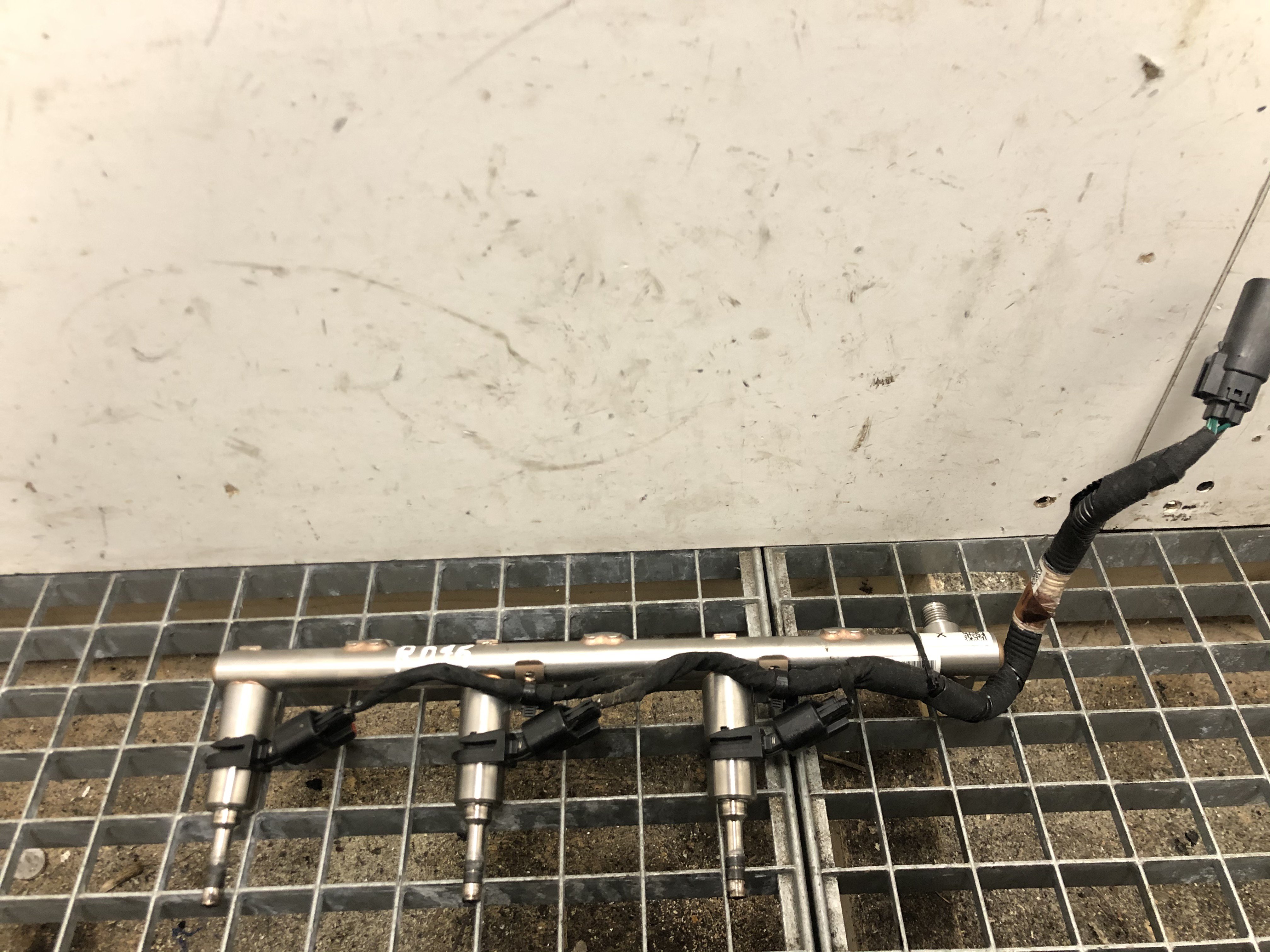 CHEVROLET CAMARO Right Side Fuel Rail LGX 3.6 250kw 2018