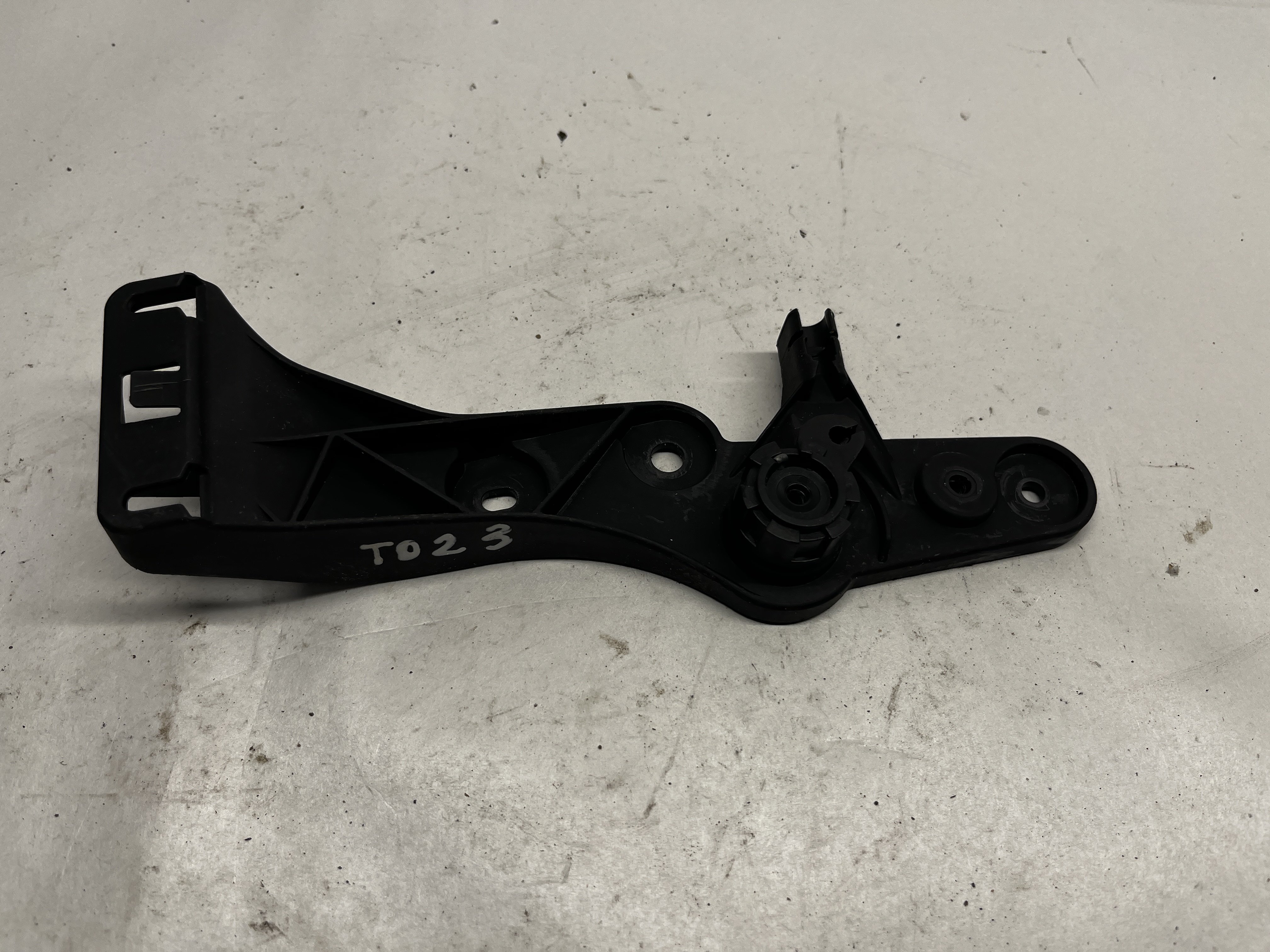 オンラインショップ 2016 BMW 2 Coupe F22, F87 228 i Bonnet Release Handle 173658 ネイルパーツ