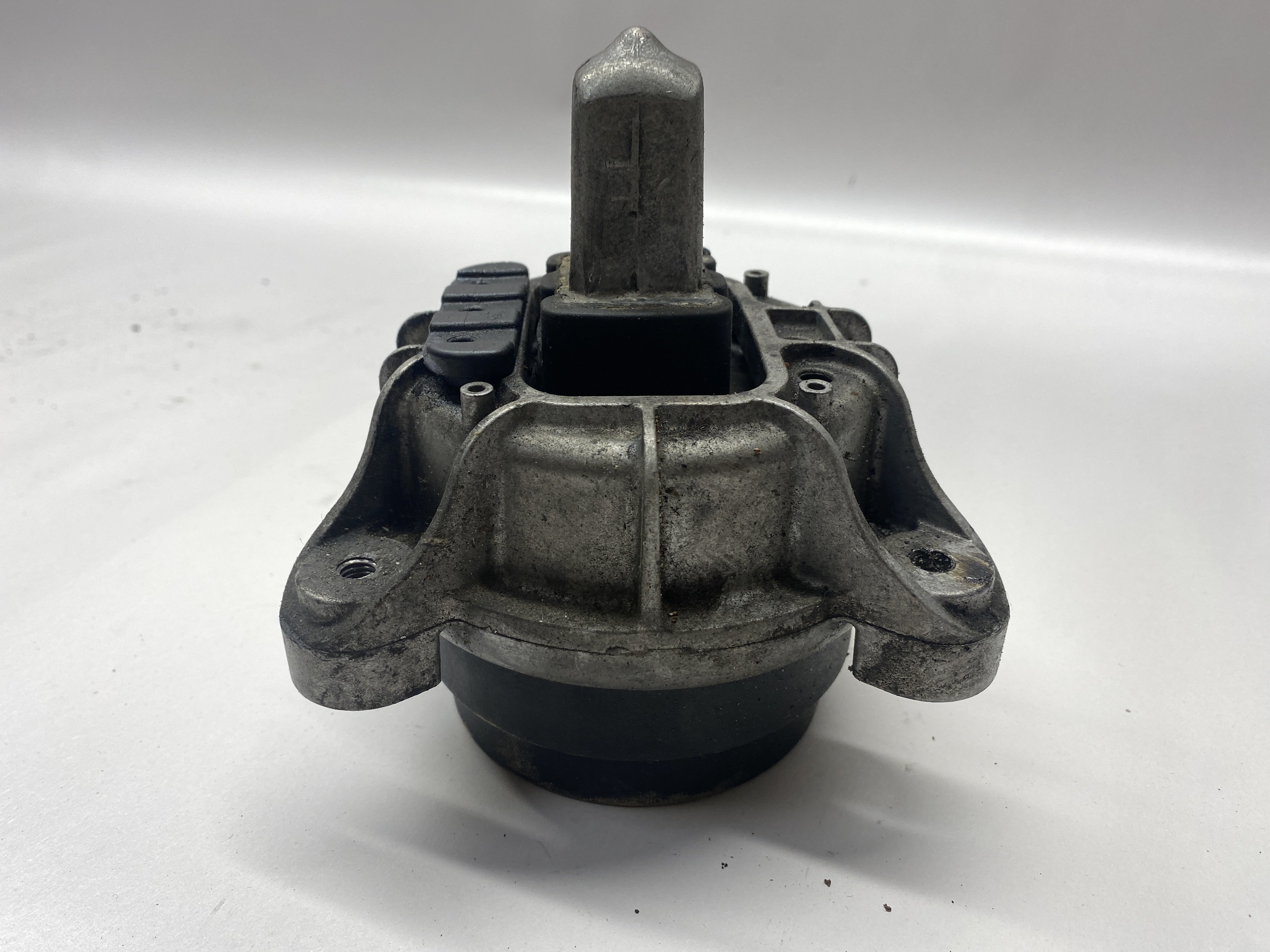 まみページ5点 BMW 5 Gran Turismo F07 535 i 2009 Right Side Engine Mount