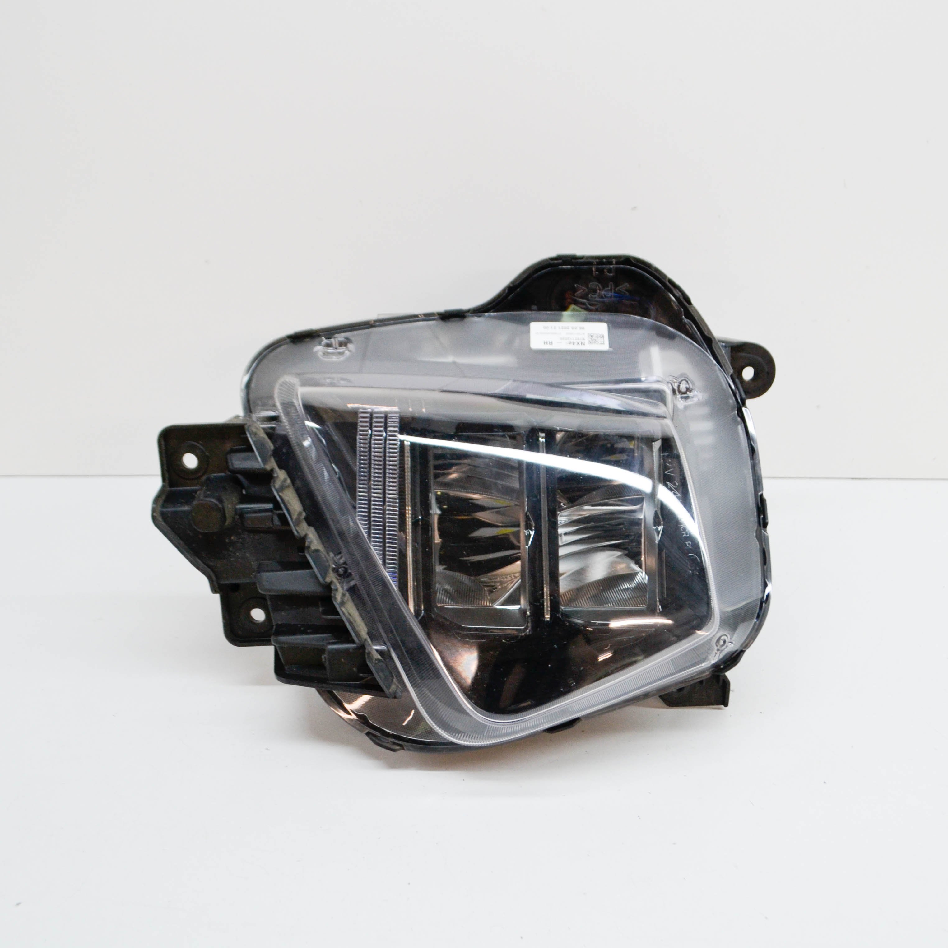 一 HYUNDAI TUCSON NX4 1.6 Hybrid Front Right LED Headlight