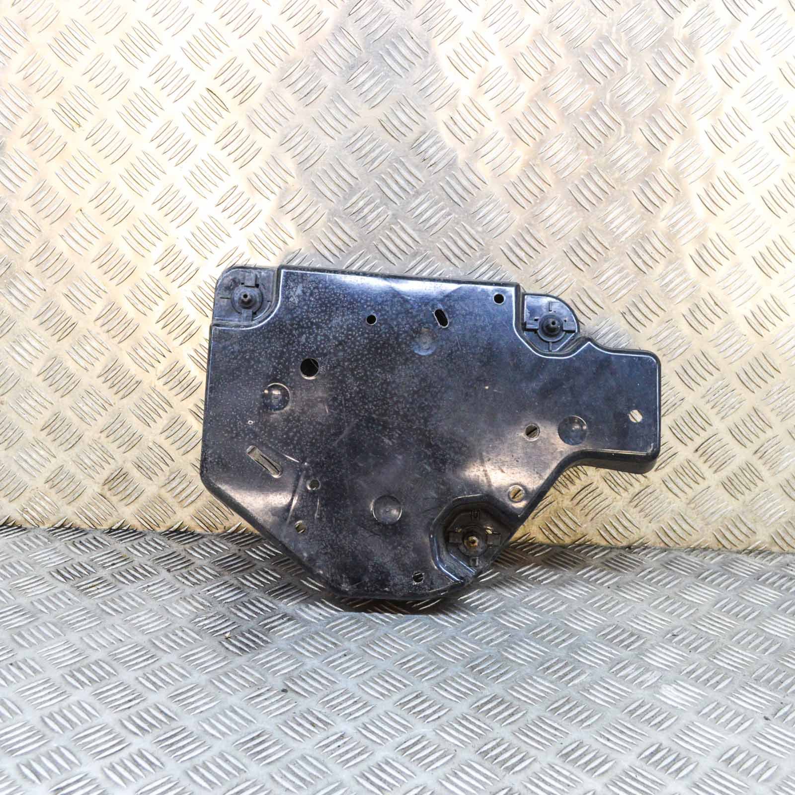 専用ページ② AUDI Q3 8U Adblue Fuel Tank Undercover 5N0131331 2.00 Diesel