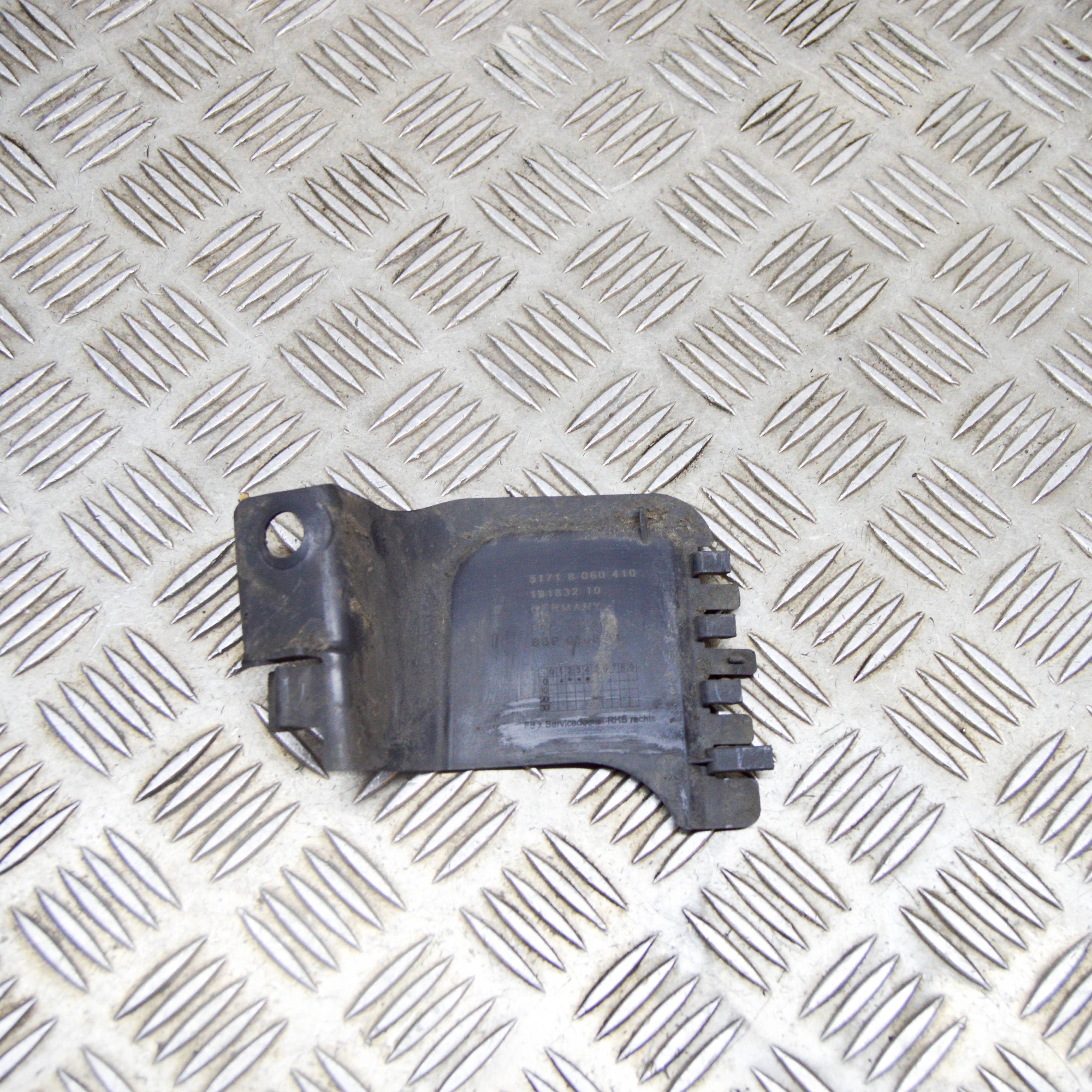 BMW 4 Cabrio F83 M4 Right Side Cover Cap 8060410 3.0 Petrol