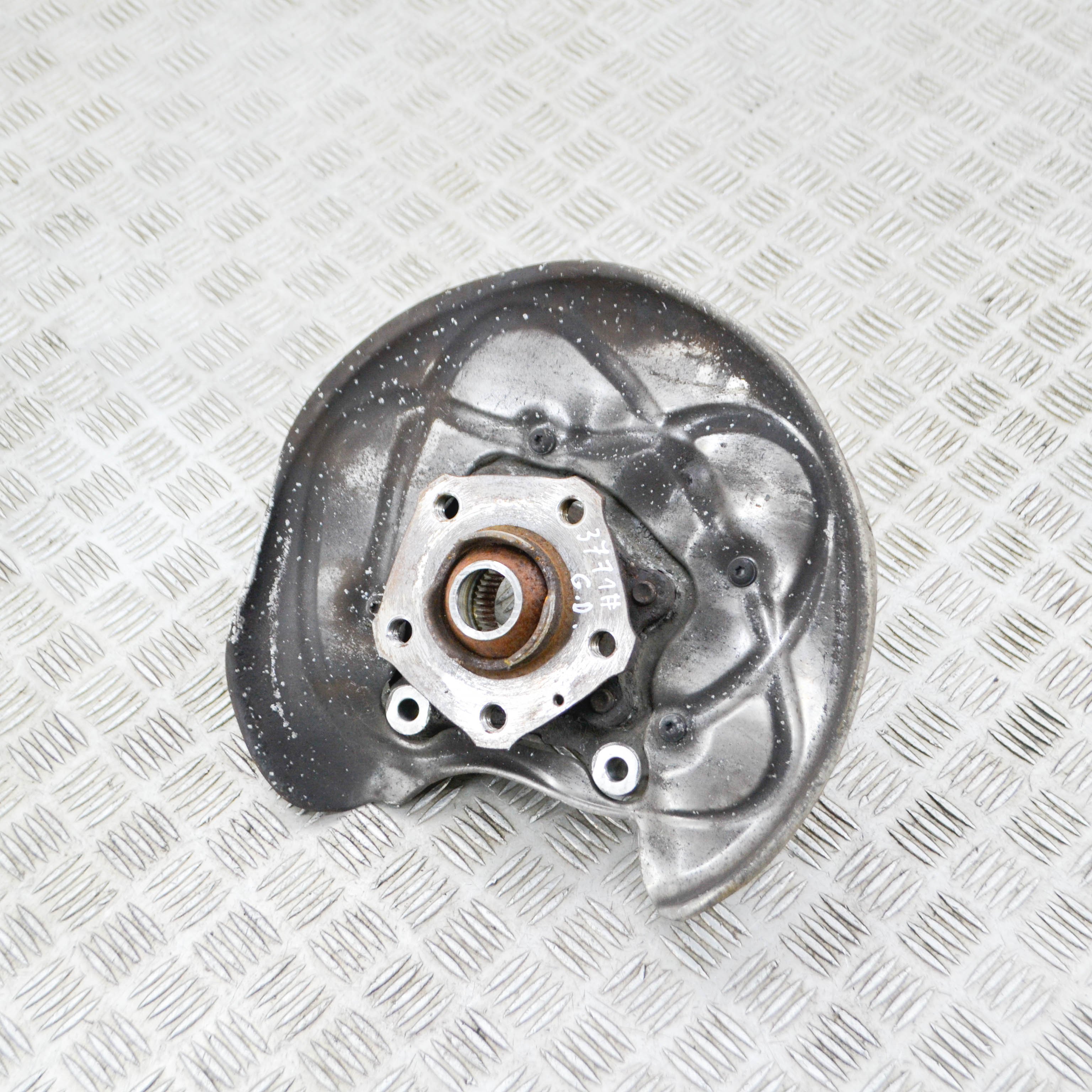 いのの AUDI Q5 FY 2.0 TDI Quattro Rear Right Wheel Hub Spindle