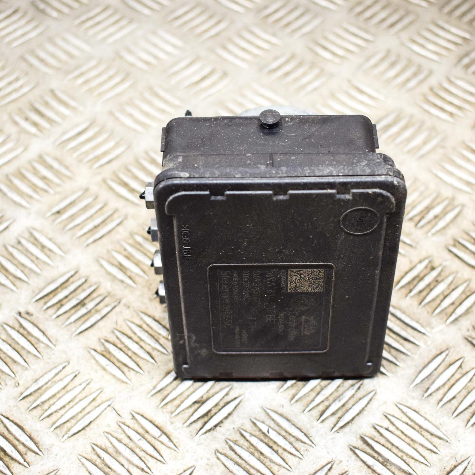 VOLKSWAGEN GOLF MK8 ABS Pump Control Unit 5WA614517N
