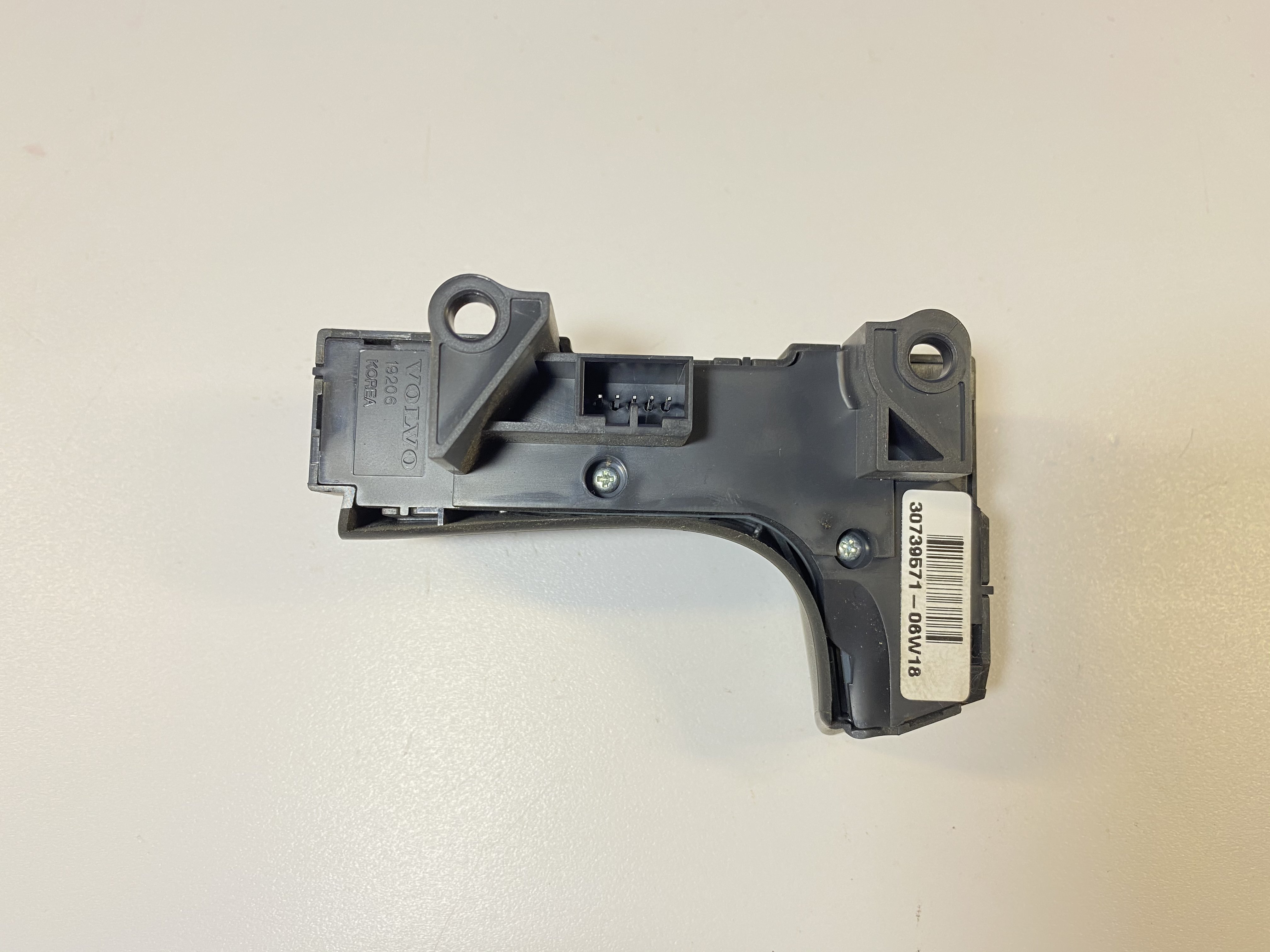 VOLVO S60, V70, S80, XC90, XC70 Cruise Control Buttons 30739571 2007