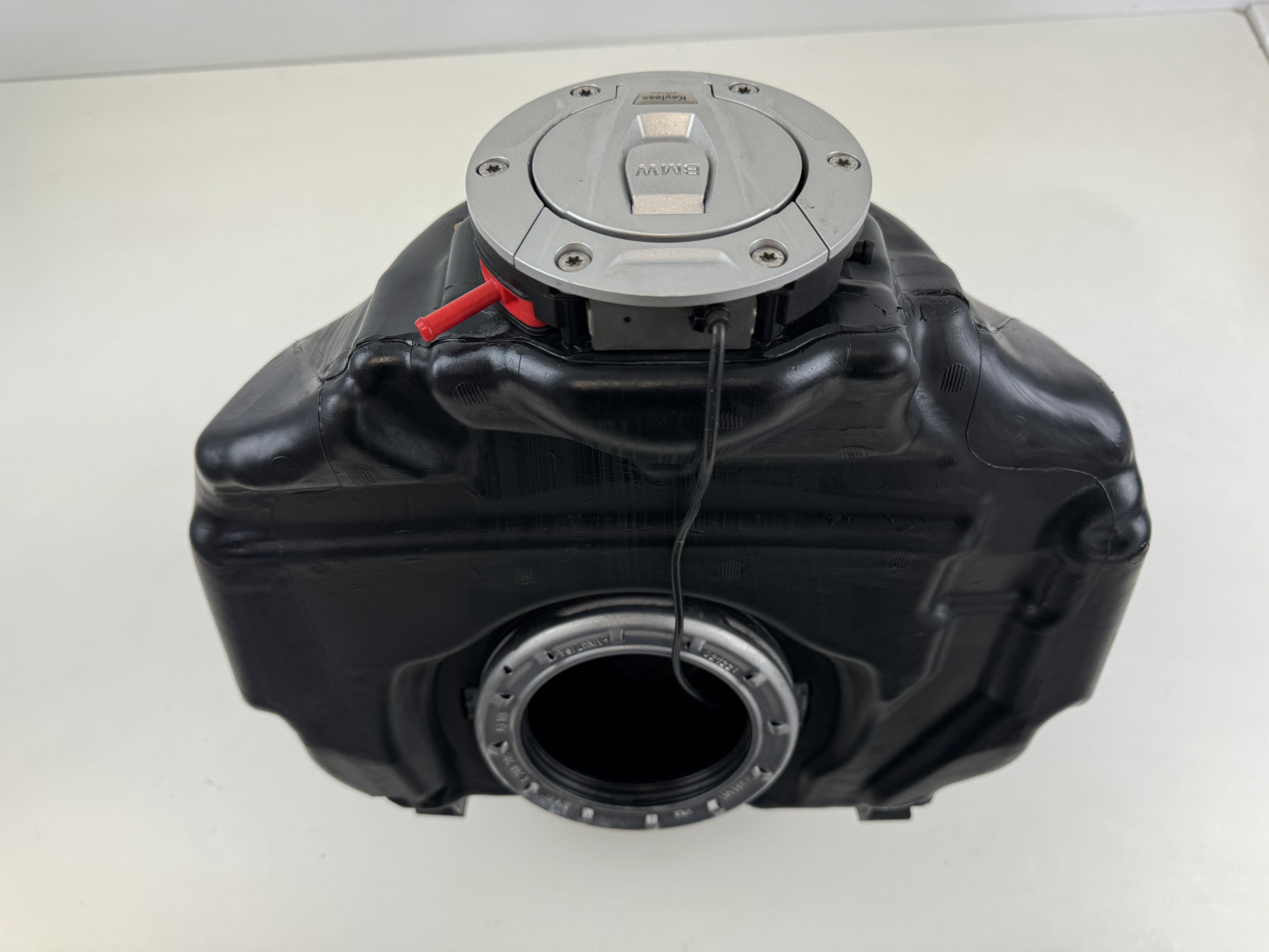 BMW R Petrol fuel tank 16118529311,16118552148 26278633